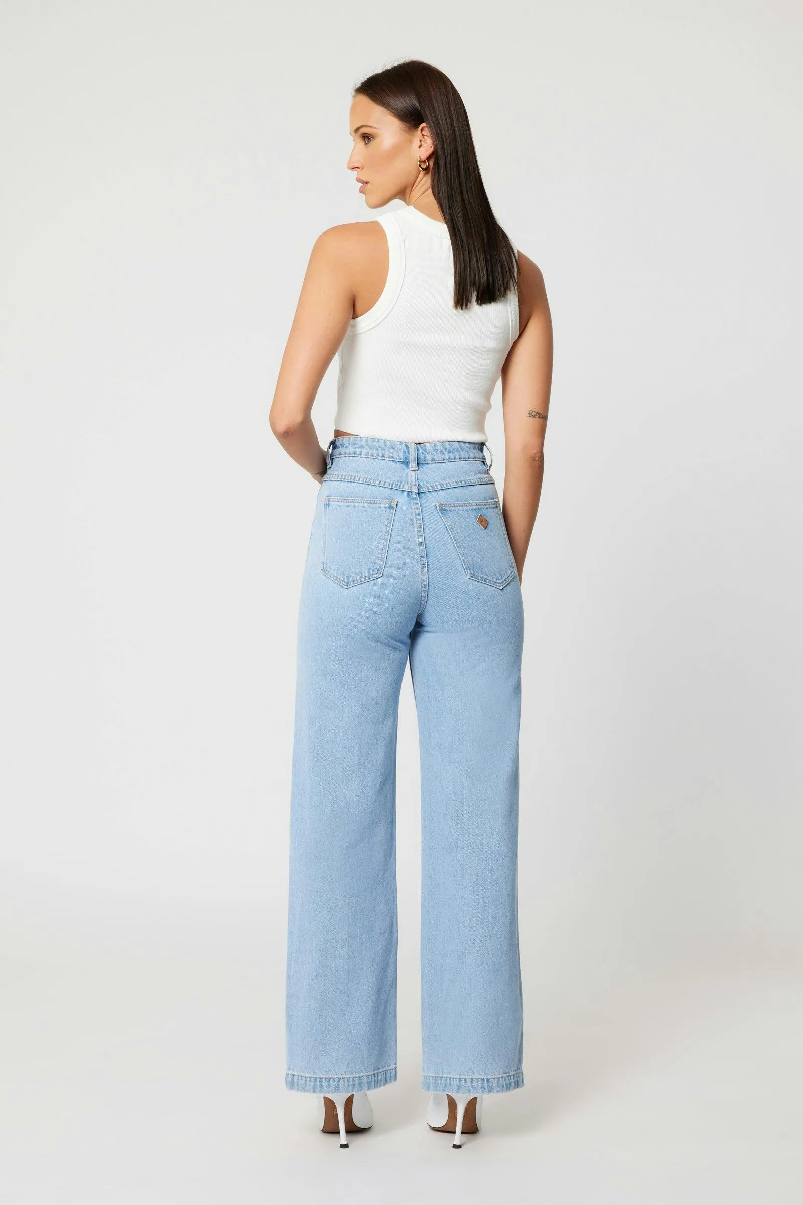 Abrand - 94 Wide Kendall Jean in Light Vintage Blue