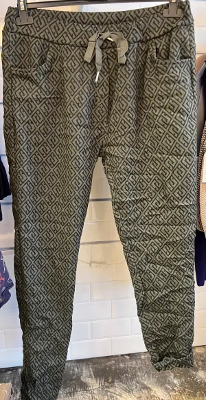 Dis Moi Italian One Size Jogger Pants in Olive Pattern stretch knit feel pants G525